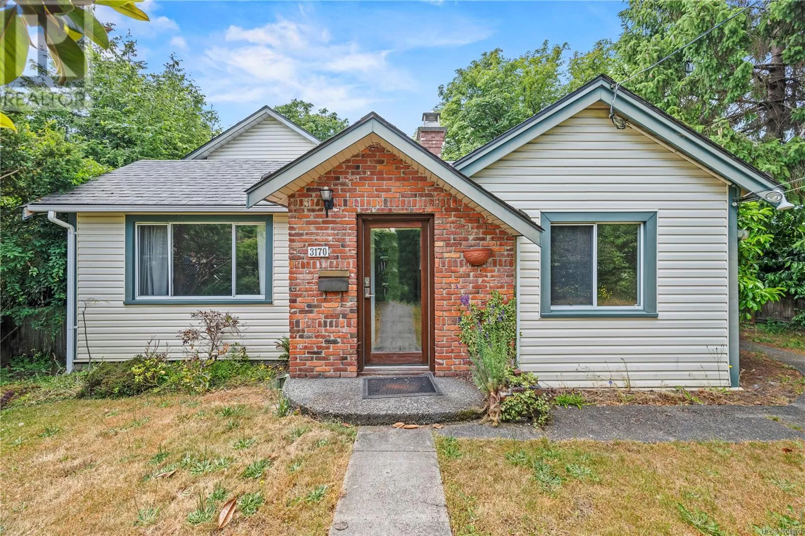 House for rent: 3170 Frechette St, Saanich, British Columbia V8P 4N5