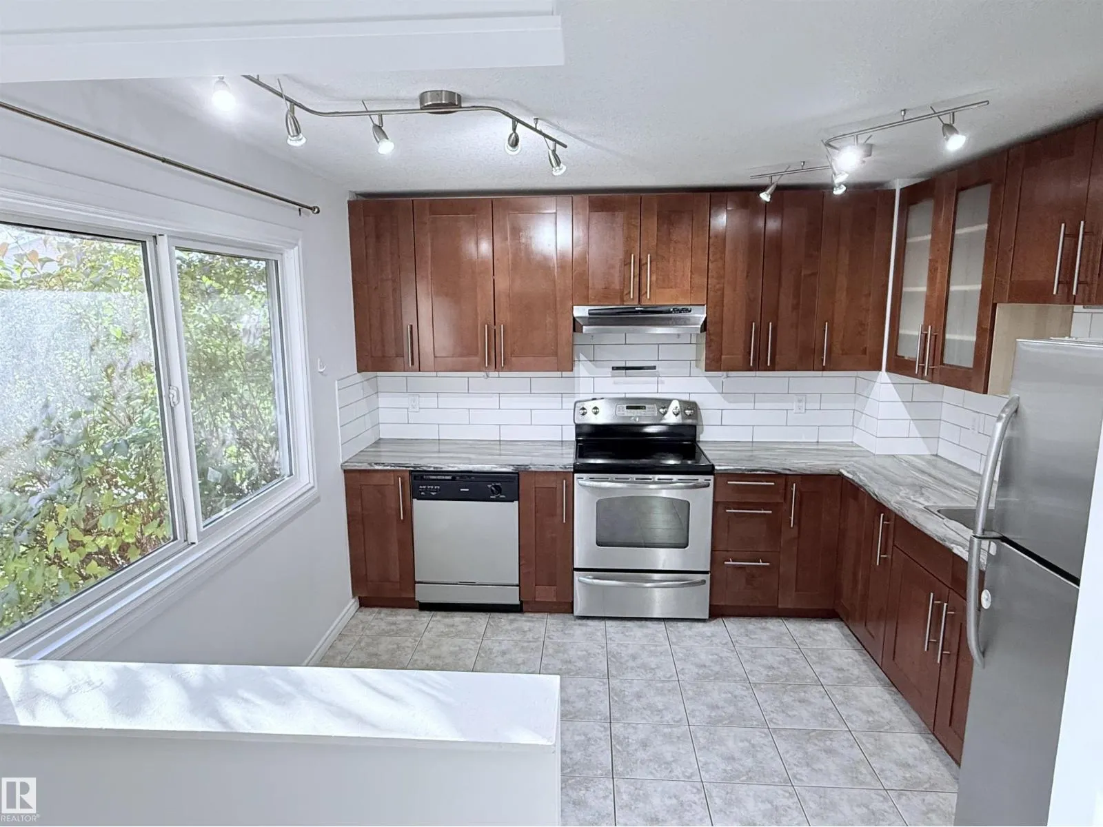 Row / Townhouse for rent: 3171 138 Av Nw, Edmonton, Alberta T5Y 1R1