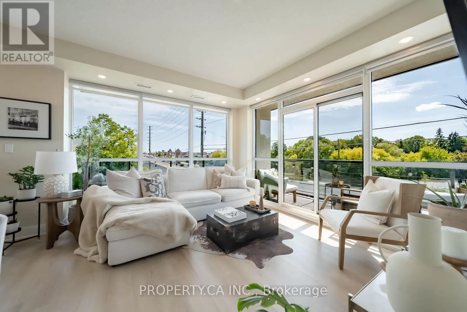 Apartment for rent: 318 - 4700 Highway 7, Vaughan, Ontario L4L 0B4