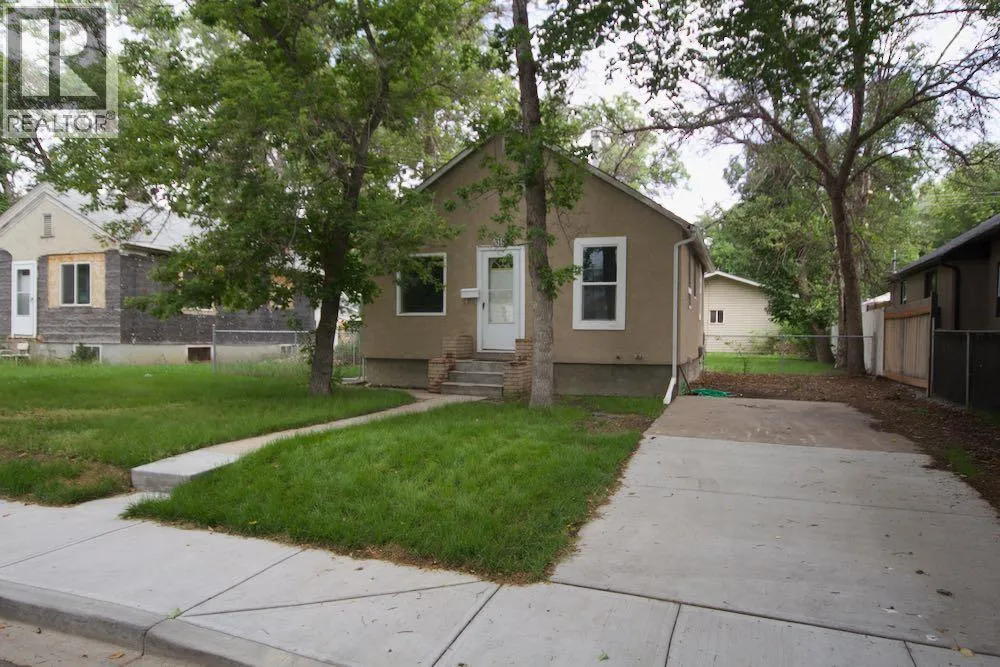 House for rent: 318 8 Street Se, Medicine Hat, Alberta T1A 1L7