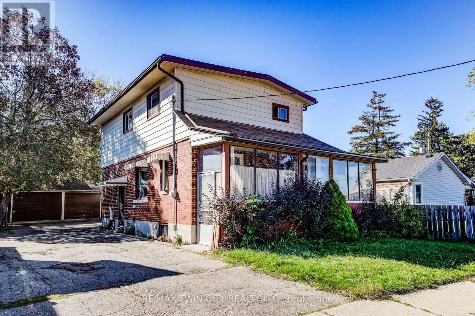 House for rent: 318 Middle Street, Cambridge, Ontario N3H 3Z8