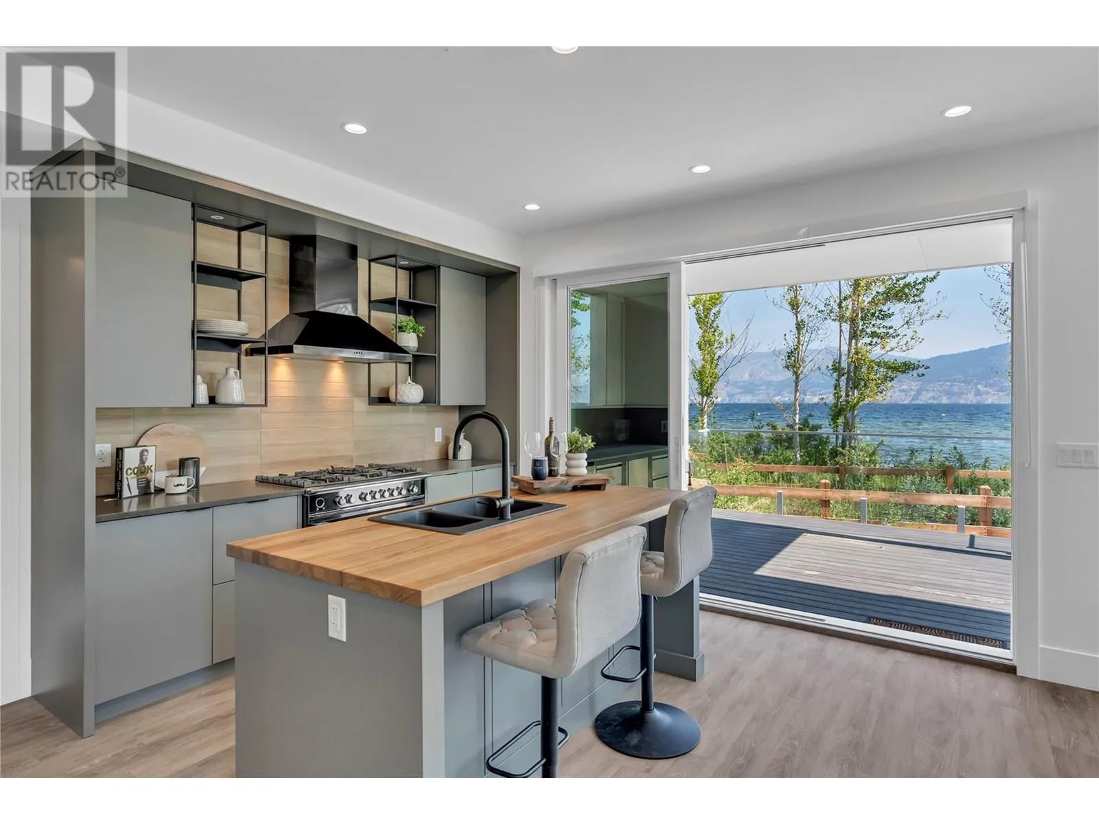 Duplex for rent: 3180 Landry Crescent, Summerland, British Columbia V0H 1Z9