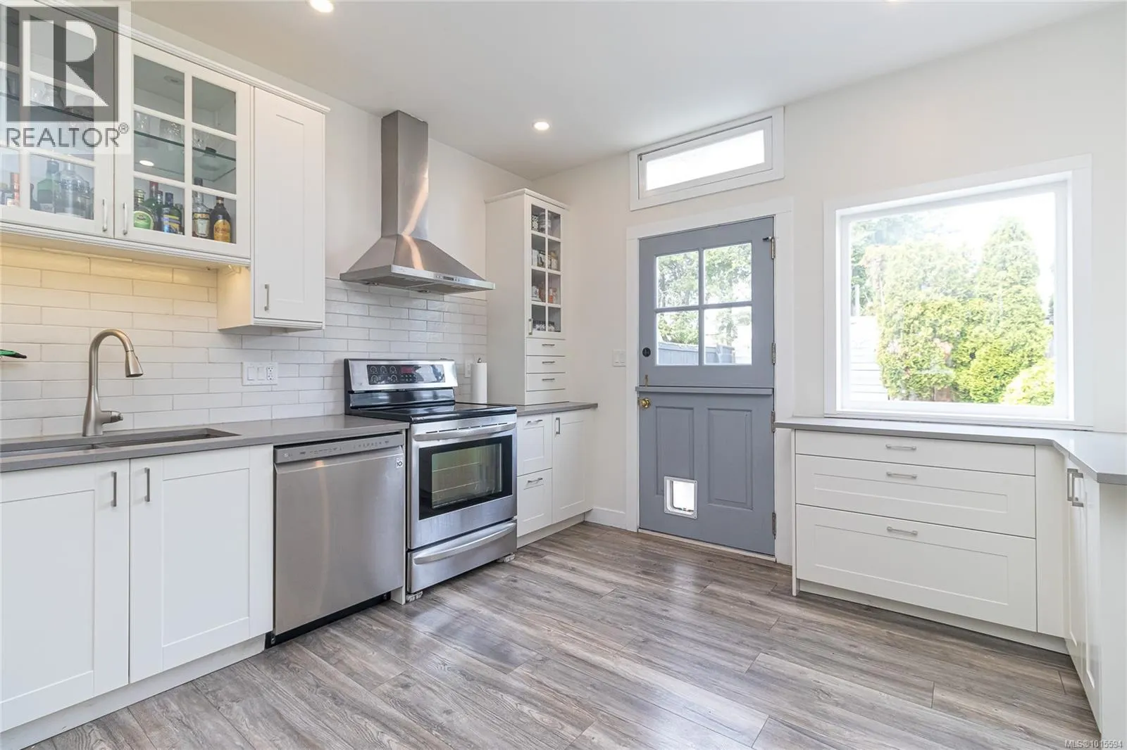 House for rent: 3184 Millgrove St, Saanich, British Columbia V9A 1X6