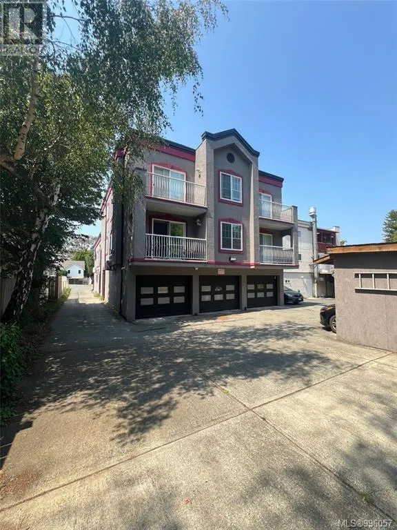 Commercial Mix for rent: 3185 Quadra St, Victoria, British Columbia V8X 1E9