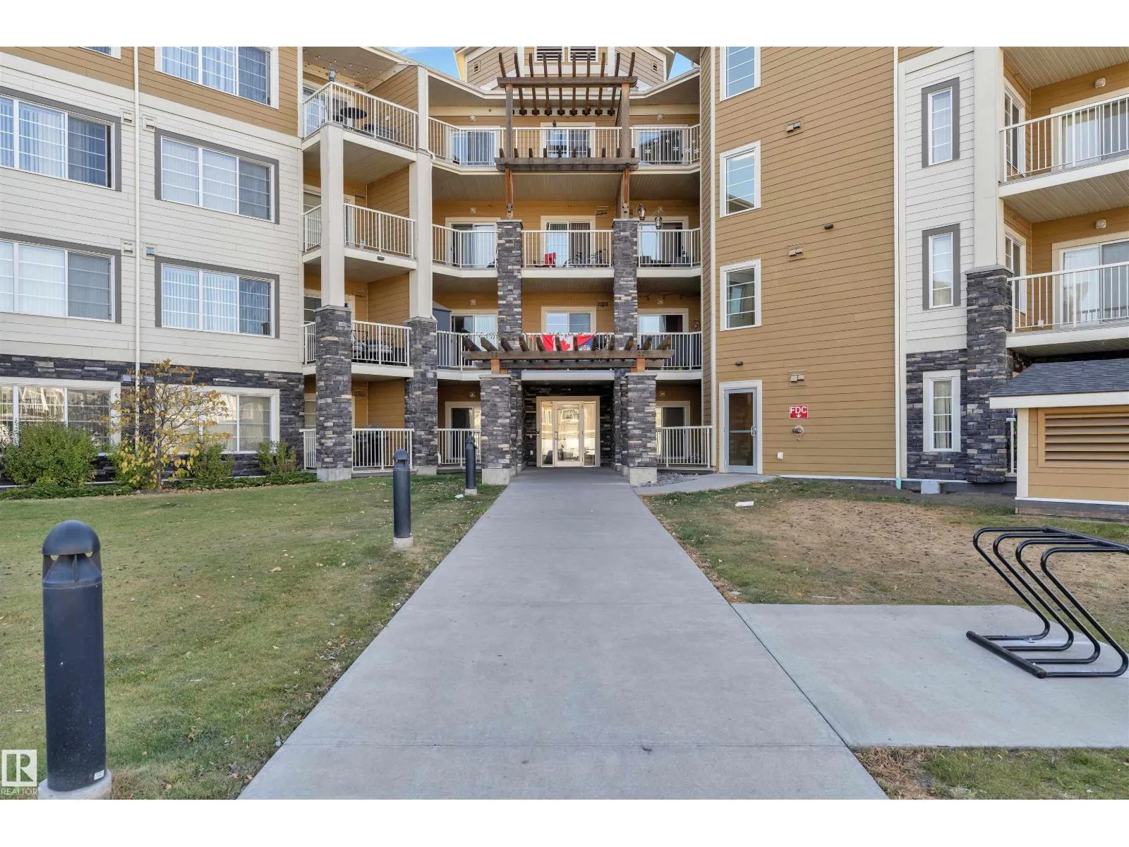 Apartment for rent: #319 3670 139 Av Nw, Edmonton, Alberta T5Y 3N5