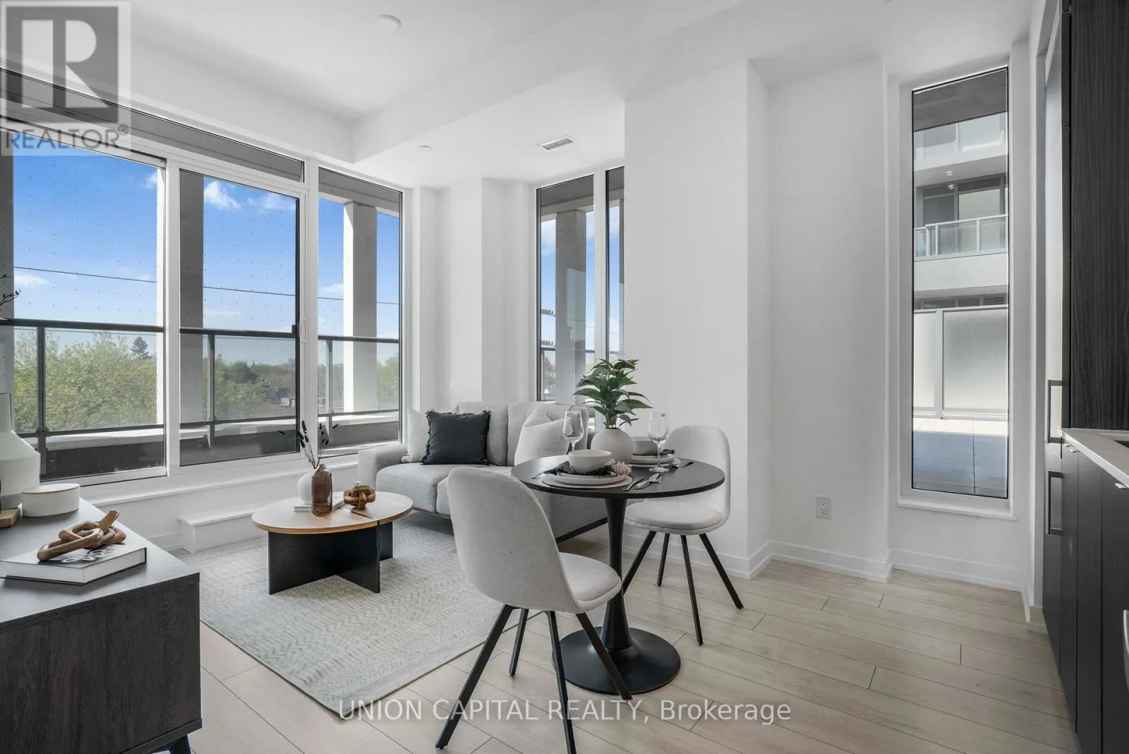 Apartment for rent: 319 - 500 Dupont Street, Toronto, Ontario M6G 0B8