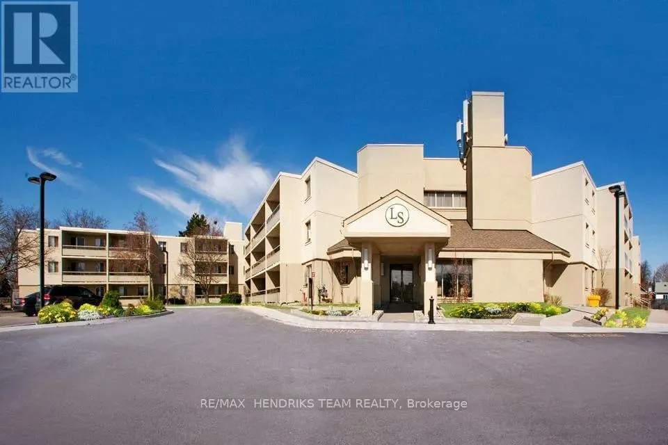 Apartment for rent: 319 - 5611 Valley Way, Niagara Falls, Ontario L2E 7A9