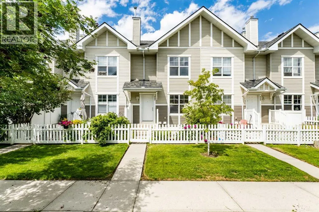 Row / Townhouse for rent: 3194 New Brighton Gardens Se, Calgary, Alberta T2Z 0Y1