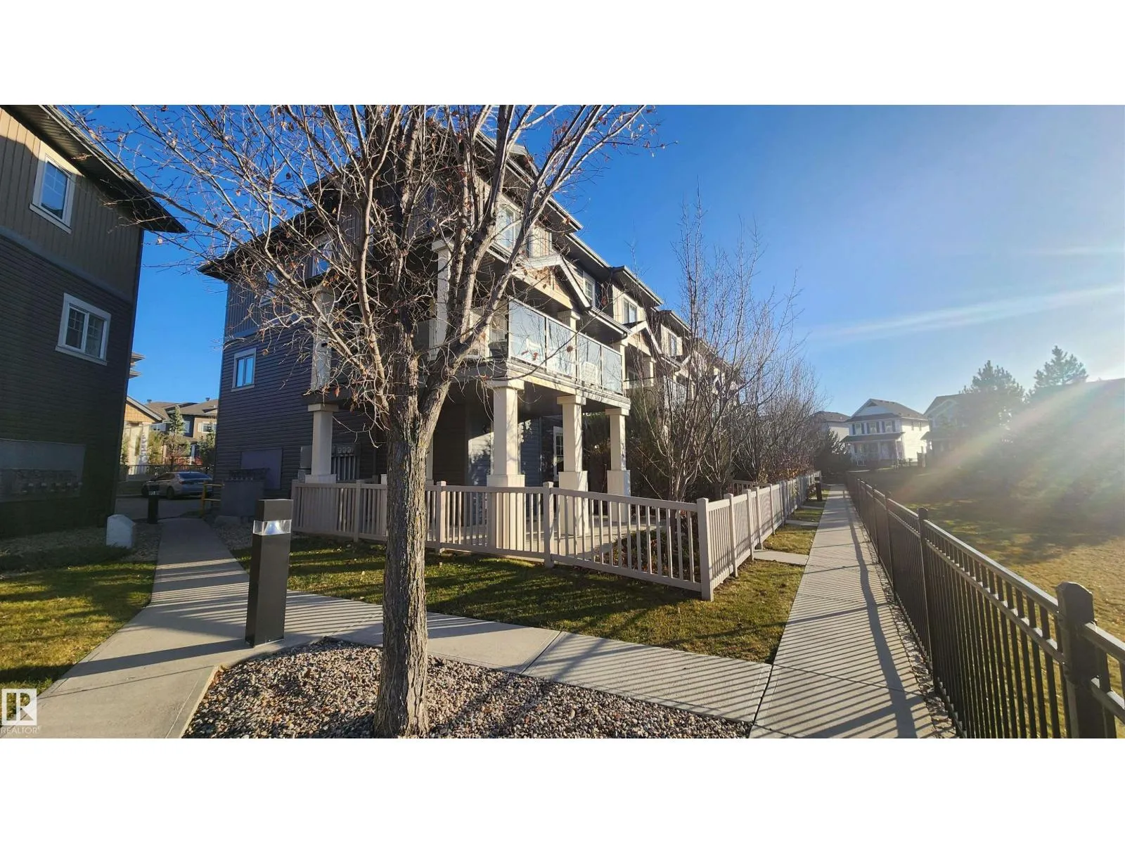 Row / Townhouse for rent: #32 1030 Chappelle Bv Sw, Edmonton, Alberta T6W 2K7