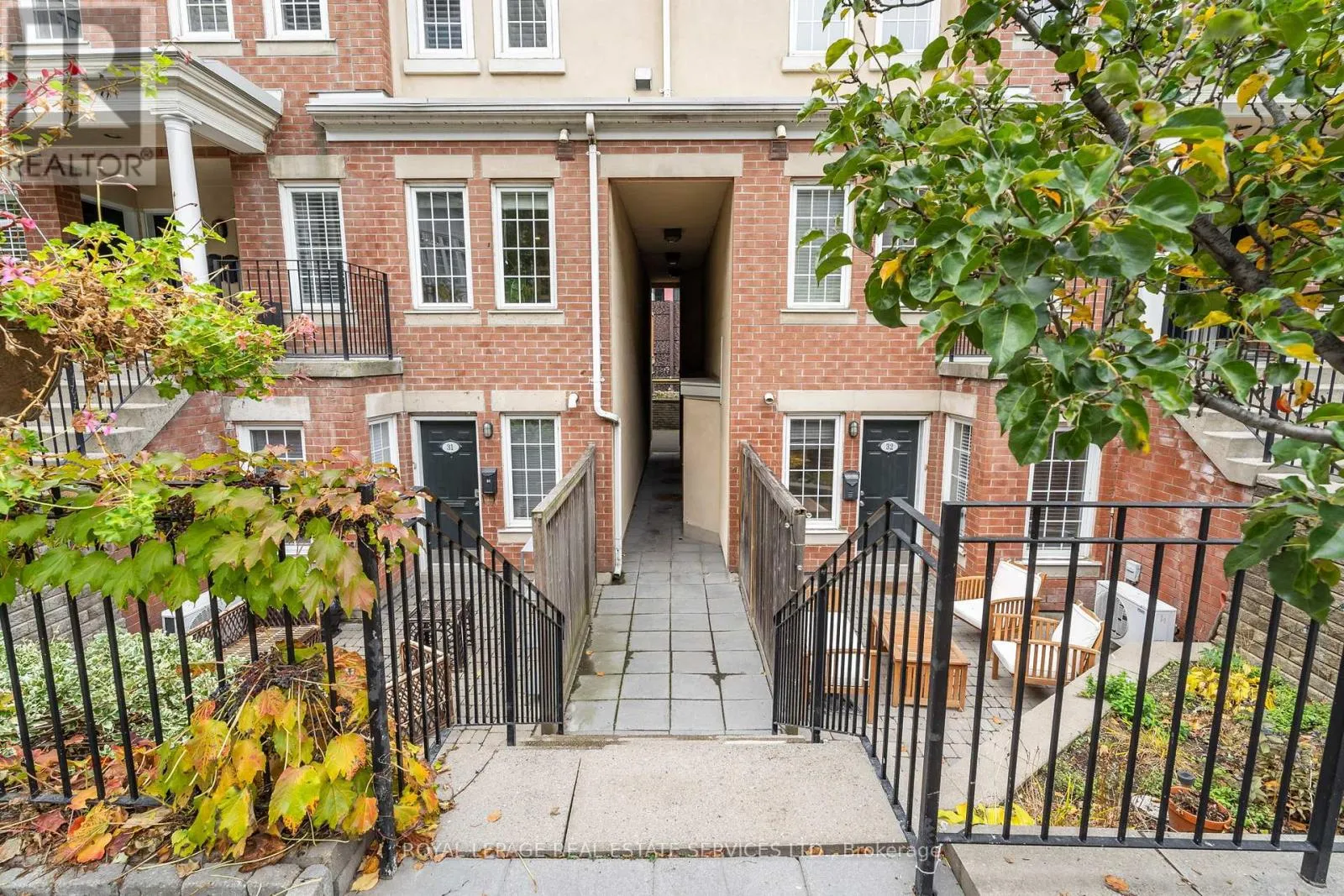 Row / Townhouse for rent: 32 - 11 Niagara Street W, Toronto, Ontario M5V 3N9