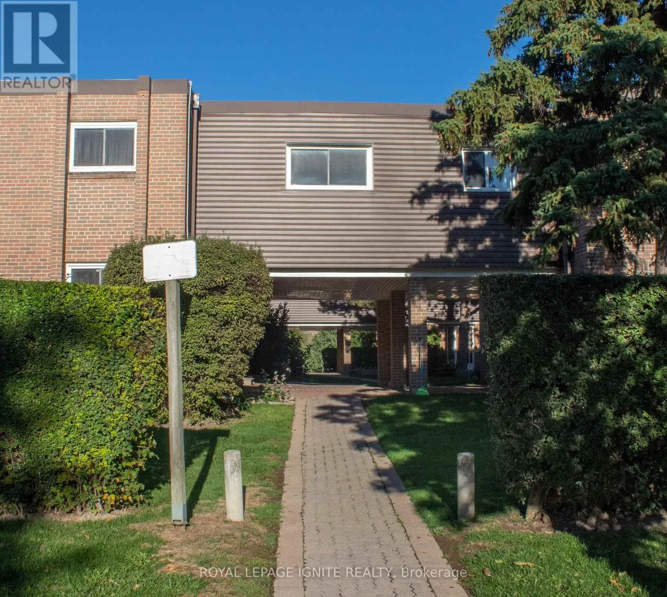 Row / Townhouse for rent: 32 - 23 Tealham Drive, Toronto, Ontario M9V 3T5