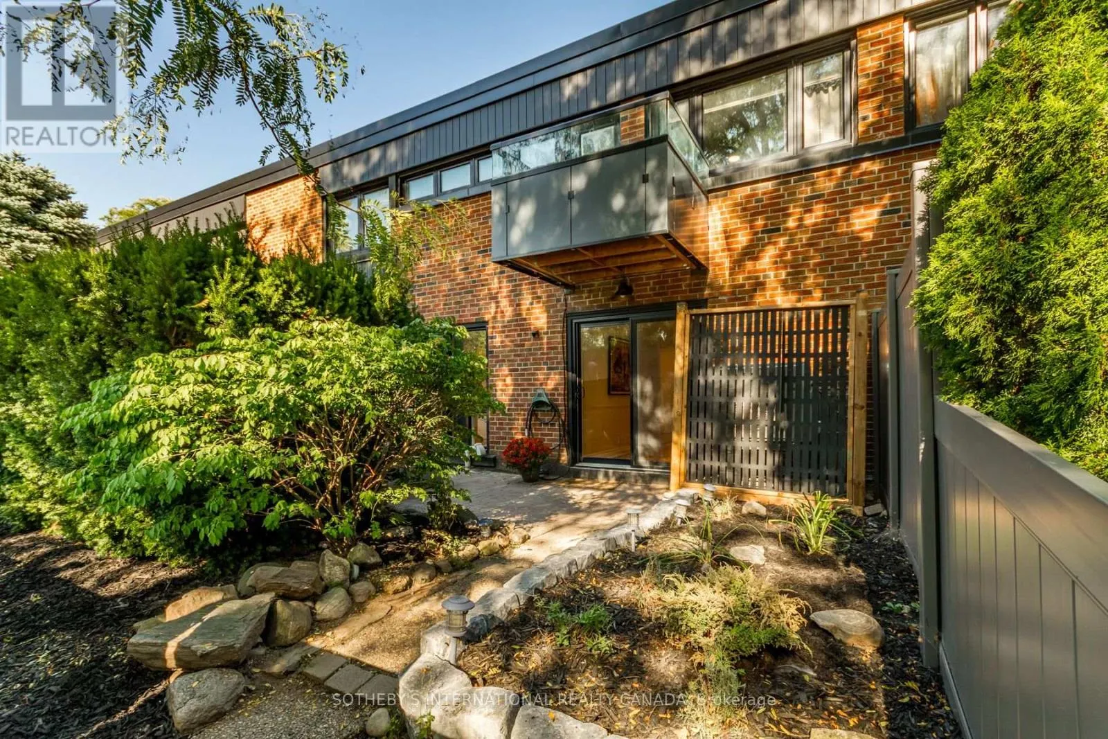 Row / Townhouse for rent: 32 - 51 Broadfield Drive, Toronto, Ontario M9C 5P2