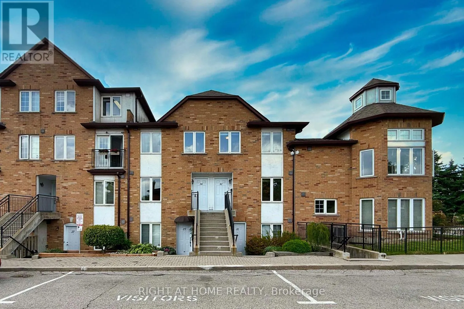 Row / Townhouse for rent: 32 - 988 Sheppard Avenue W, Toronto, Ontario M3H 2T6