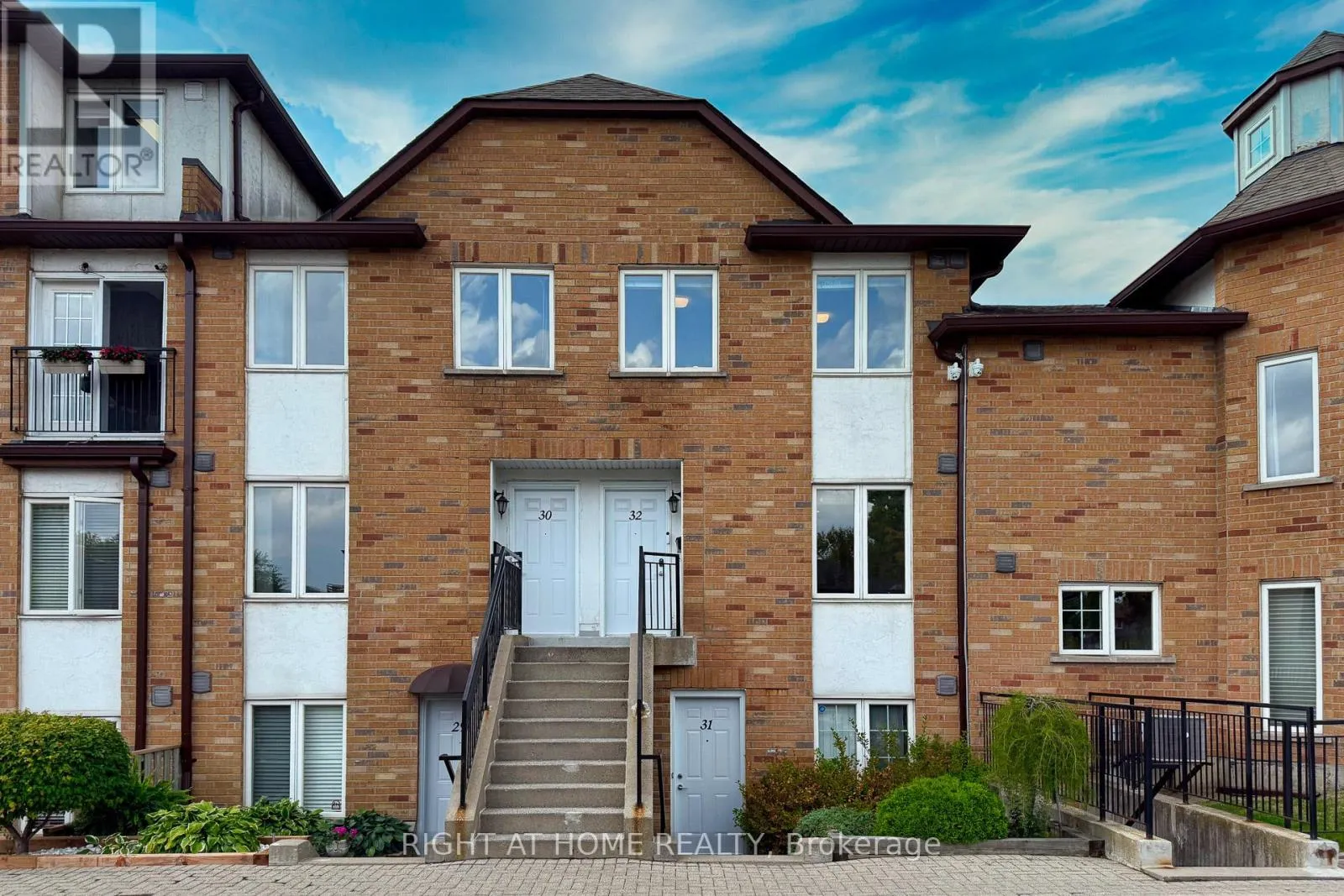 Row / Townhouse for rent: #32 - 988 Sheppard Avenue W, Toronto, Ontario M3H 2T6