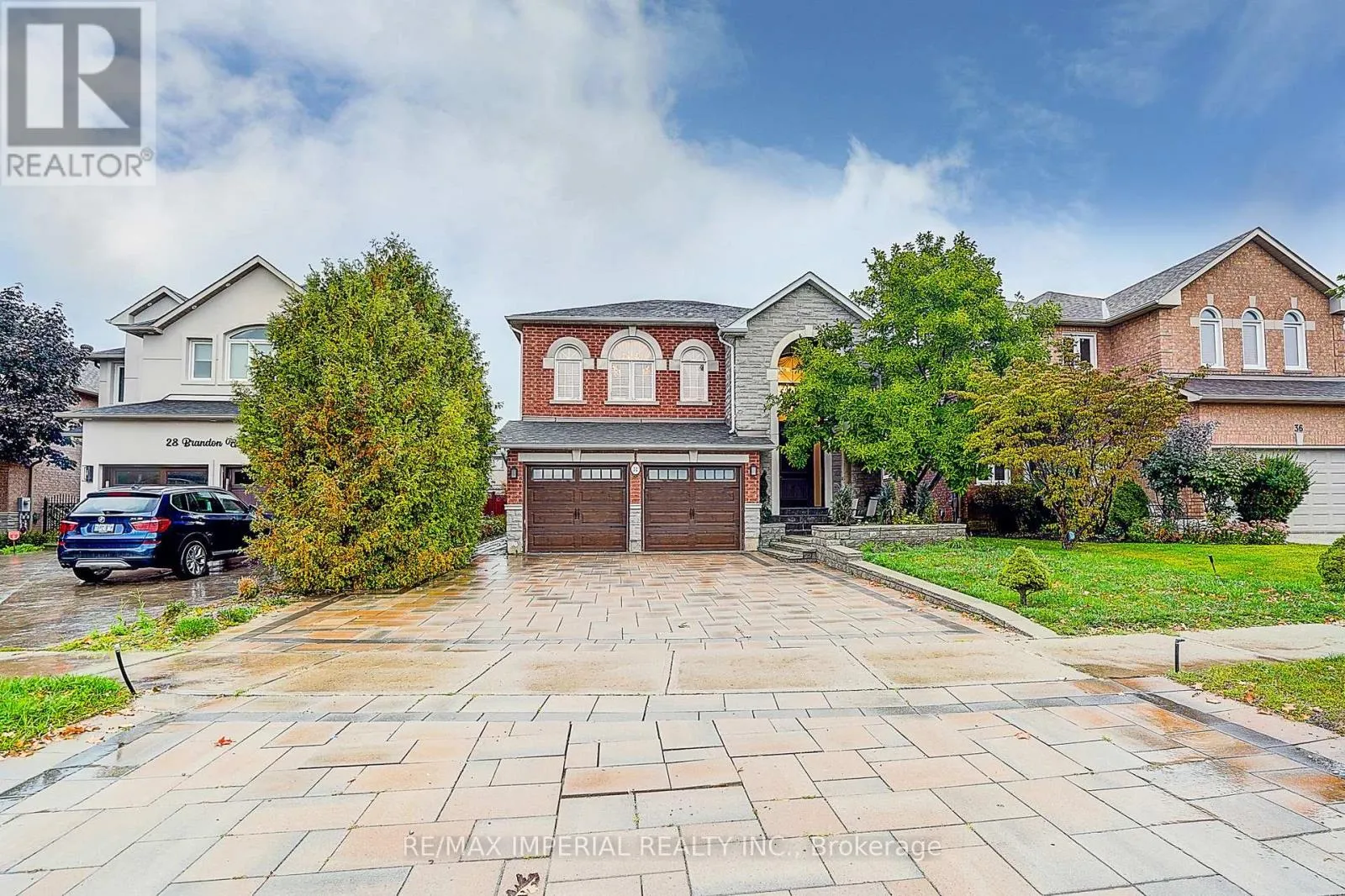 House for rent: 32 Brandon Gate Drive, Vaughan, Ontario L6A 2L4