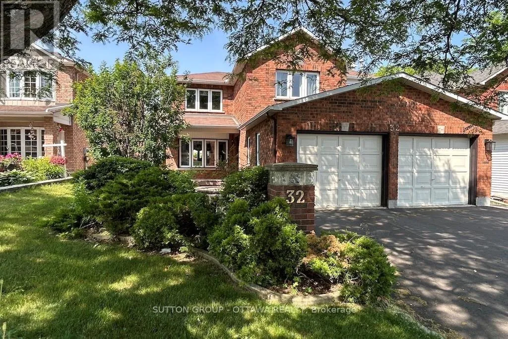 House for rent: 32 Cellini Court W, Ottawa, Ontario K1G 5K3