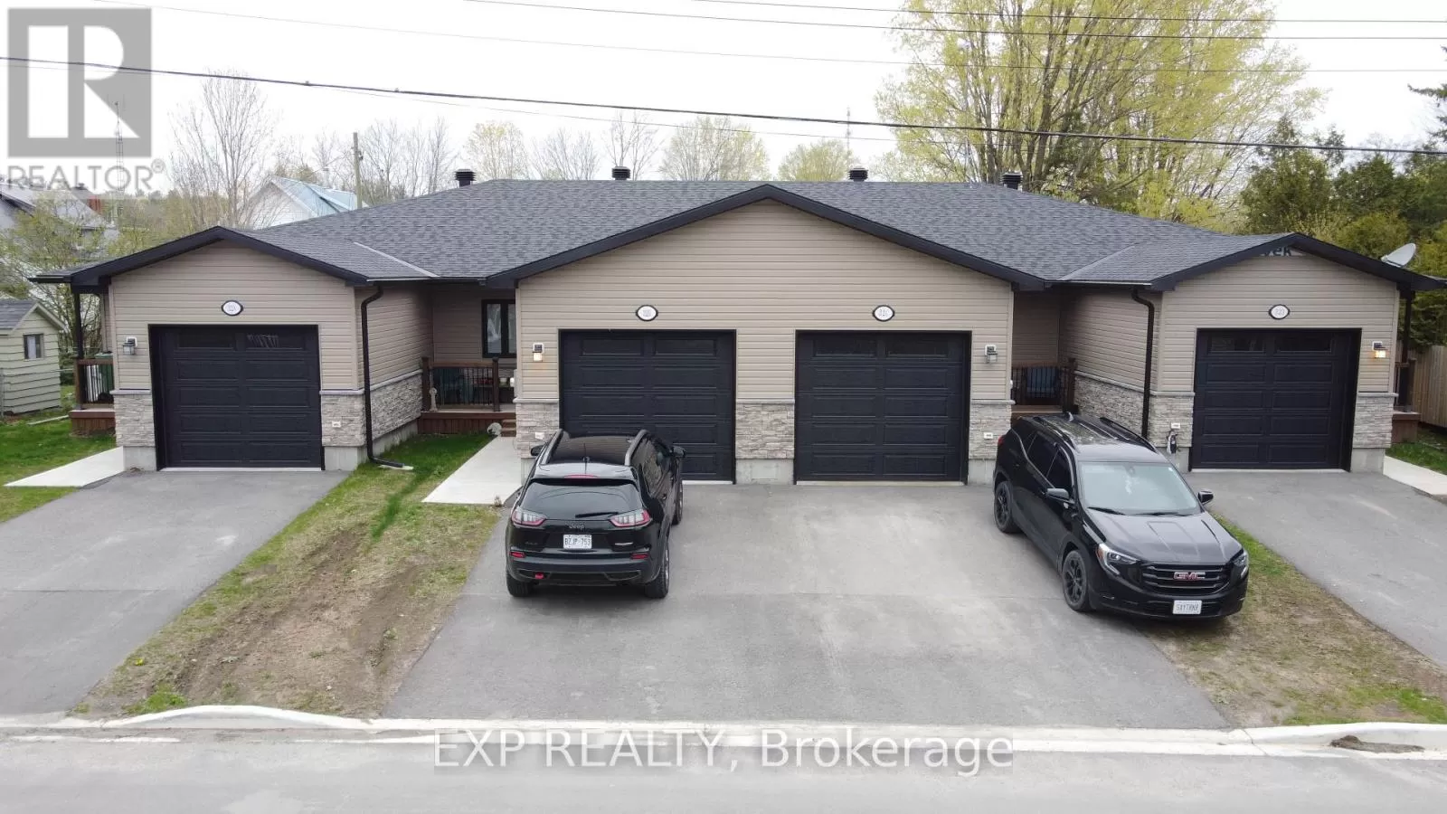 Fourplex for rent: 32 David Street, Edwardsburgh/Cardinal, Ontario K0E 1X0