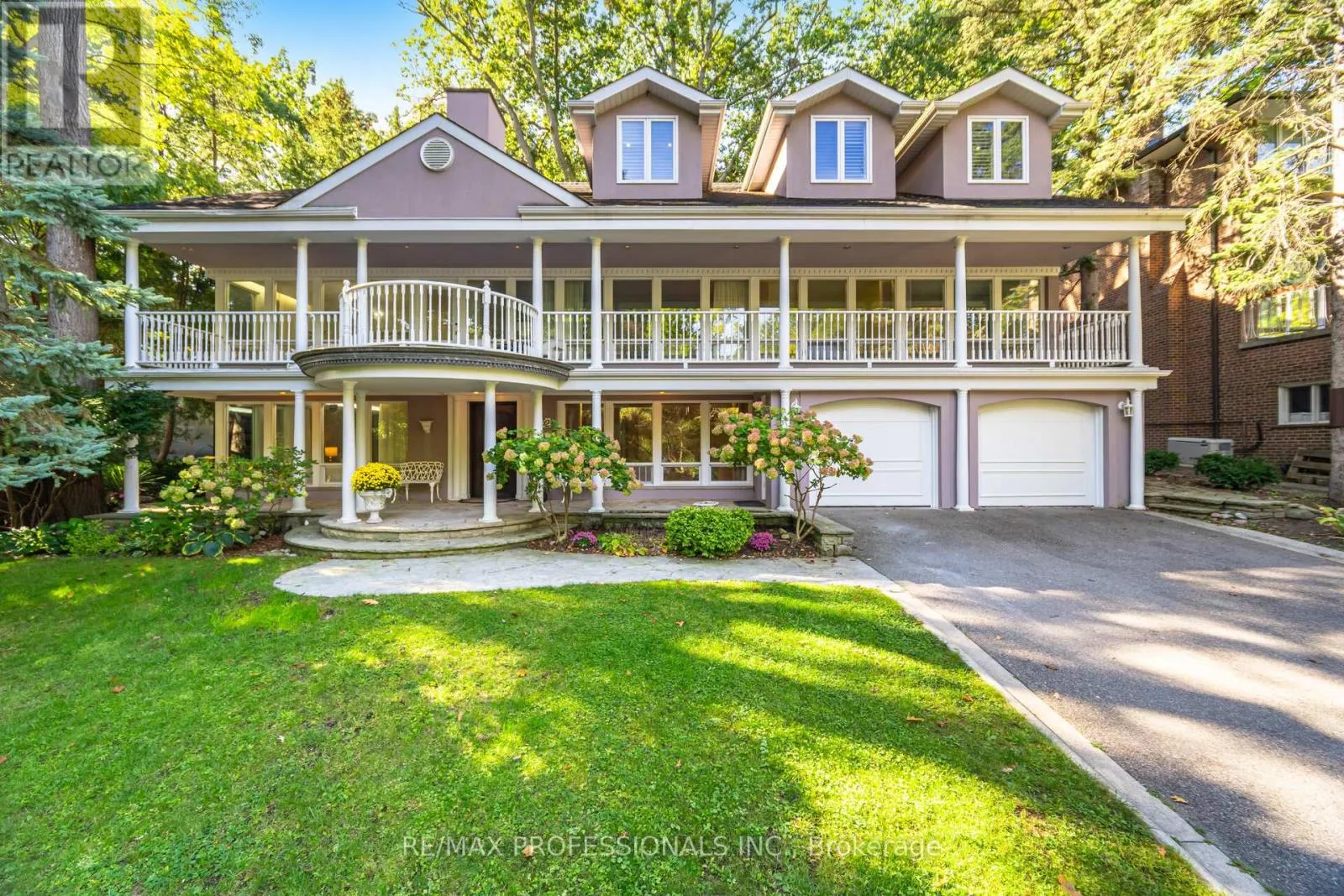 House for rent: 32 Edenbrook Hill, Toronto, Ontario M9A 3Z6