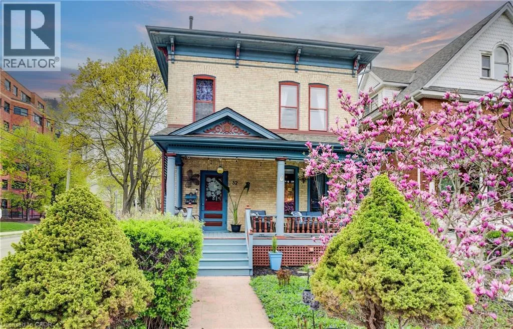 House for rent: 32 Ellen Street E, Kitchener, Ontario N2H 1L4