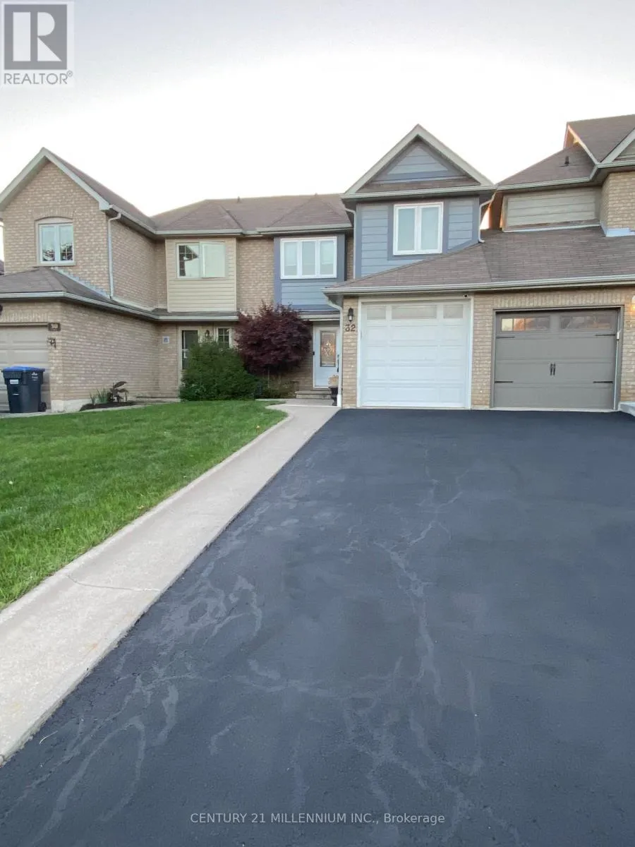 Row / Townhouse for rent: 32 Gardenia Way, Caledon, Ontario L7C 1B2