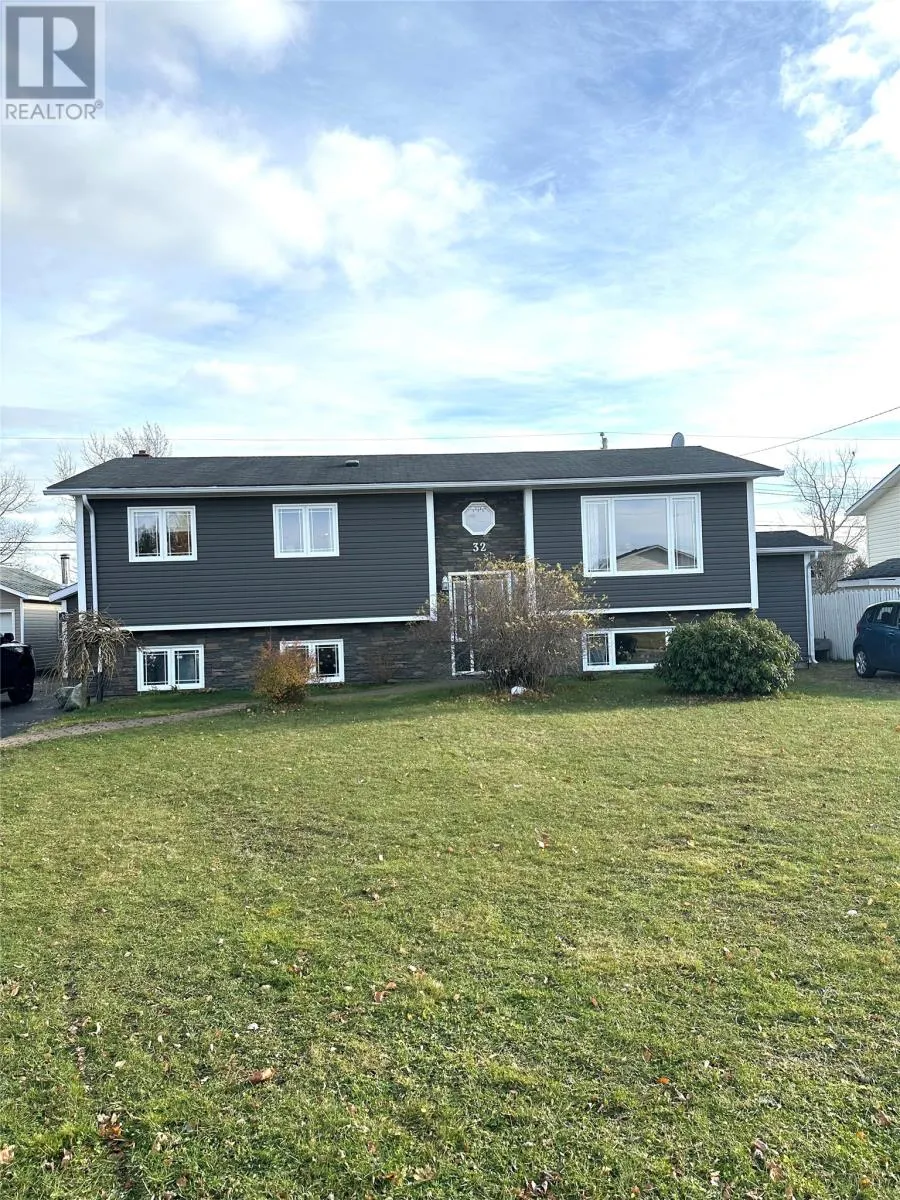 House for rent: 32 Gardner Street, Grand Falls-Windsor, Newfoundland & Labrador A2A 2S5