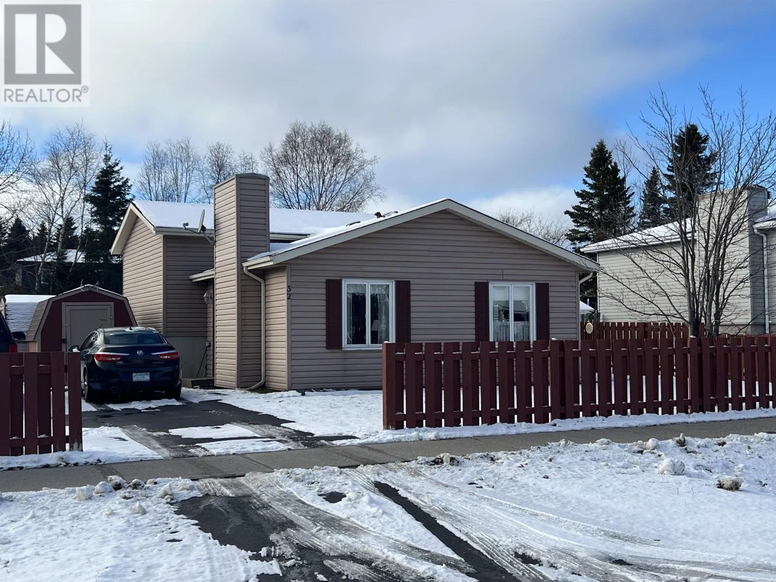 32 Hemlo Dr, Marathon, Ontario P0T 2E0