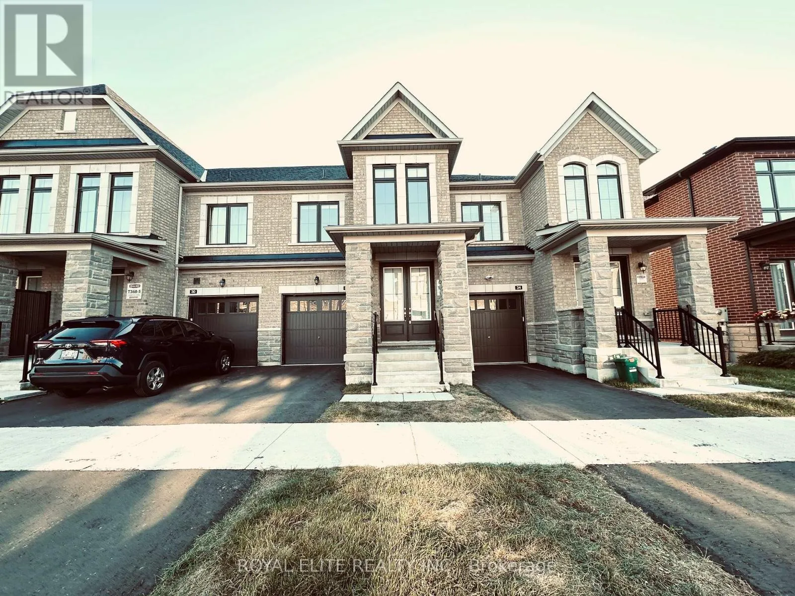 Row / Townhouse for rent: 32 Hercules Club Drive, Richmond Hill, Ontario L4E 1K7