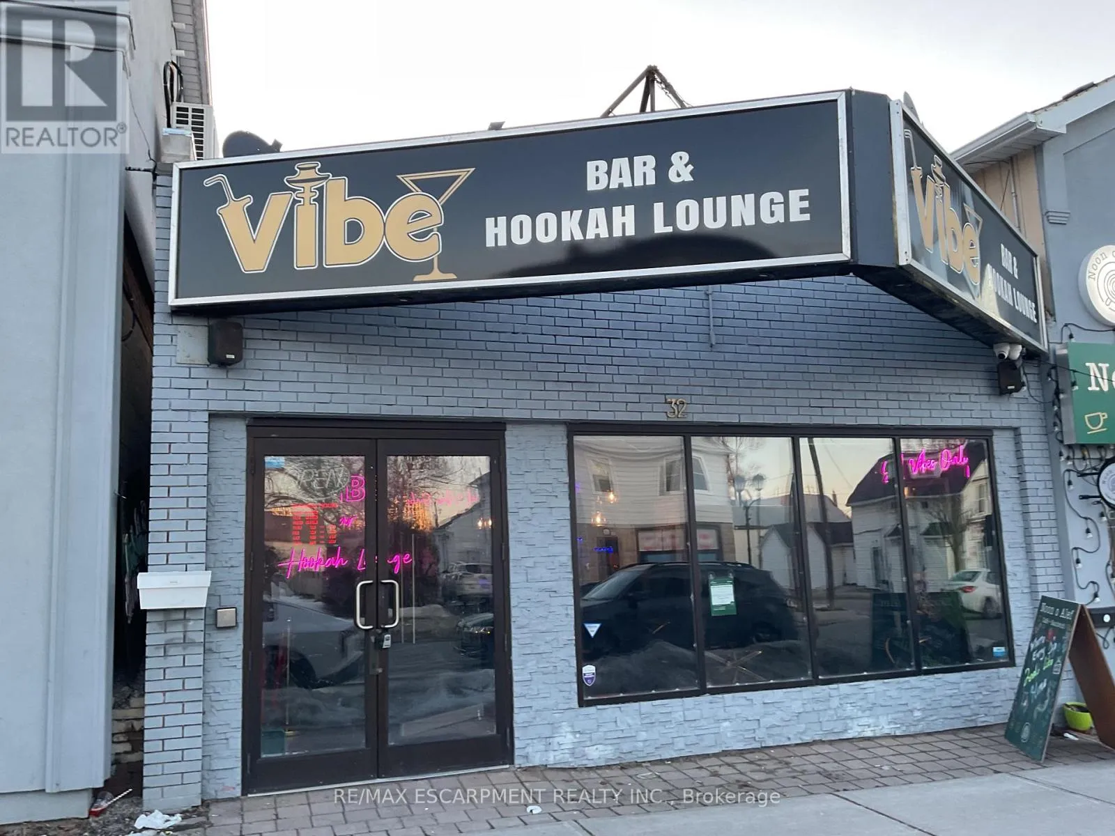 32 Main Street S, Newmarket, Ontario L3Y 3Y4