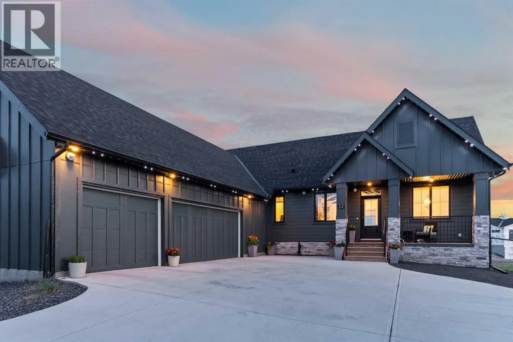 House for rent: 32 Monterra Landing, Rural Rocky View County, Alberta T4C 0G8