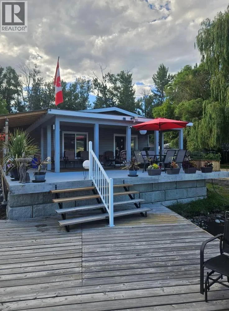 Manufactured Home for rent: 32 Victoria Road, Vernon, British Columbia V1H 2A9