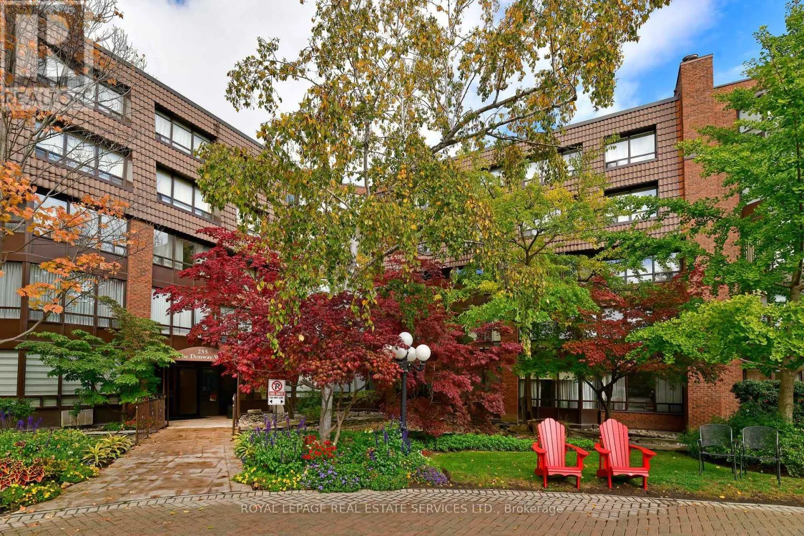 Apartment for rent: 320 - 255 The Donway West, Toronto, Ontario M3B 3M3