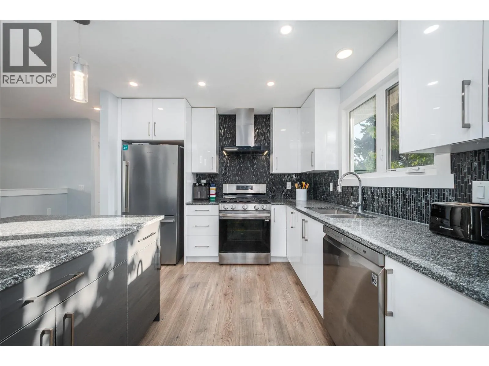 House for rent: 320 Prior Road N, Kelowna, British Columbia V1X 5N8