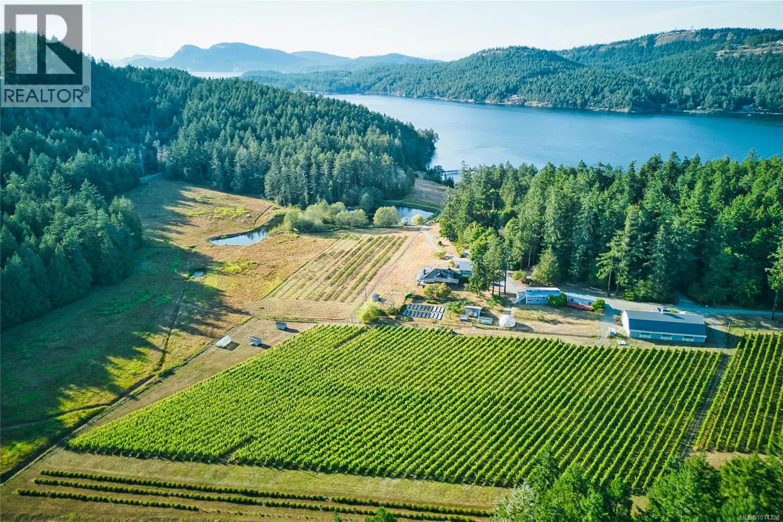 Other for rent: 3200 Clam Bay Rd, Pender Island, British Columbia V0M 2M1