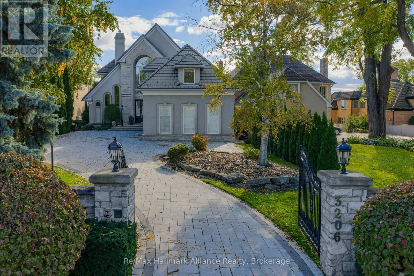 House for rent: 3206 Shoreline Drive, Oakville, Ontario L6L 5X4