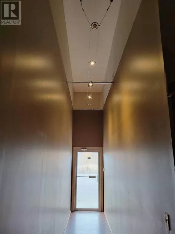 Commercial Mix for rent: 3208 8 Avenue Ne, Calgary, Alberta T2E 0P6