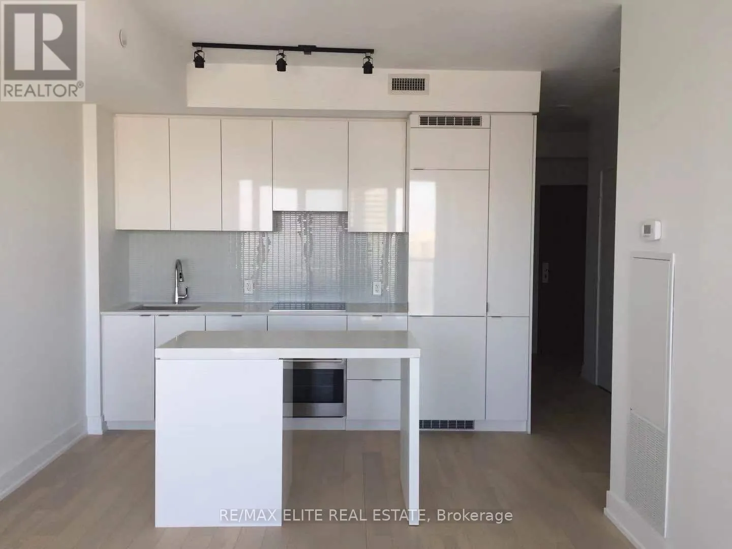 Apartment for rent: 3209 - 7 Grenville Street, Toronto, Ontario M4Y 1A1