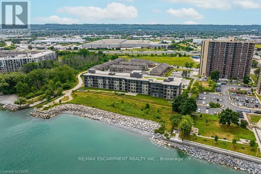 Apartment for rent: 321 - 35 Southshore Crescent, Hamilton, Ontario L8E 0J2