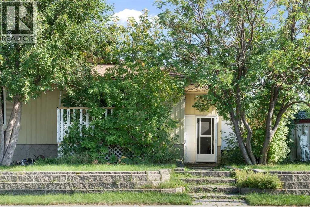 Duplex for rent: 3212 Dover Crescent Se, Calgary, Alberta T2B 1V2