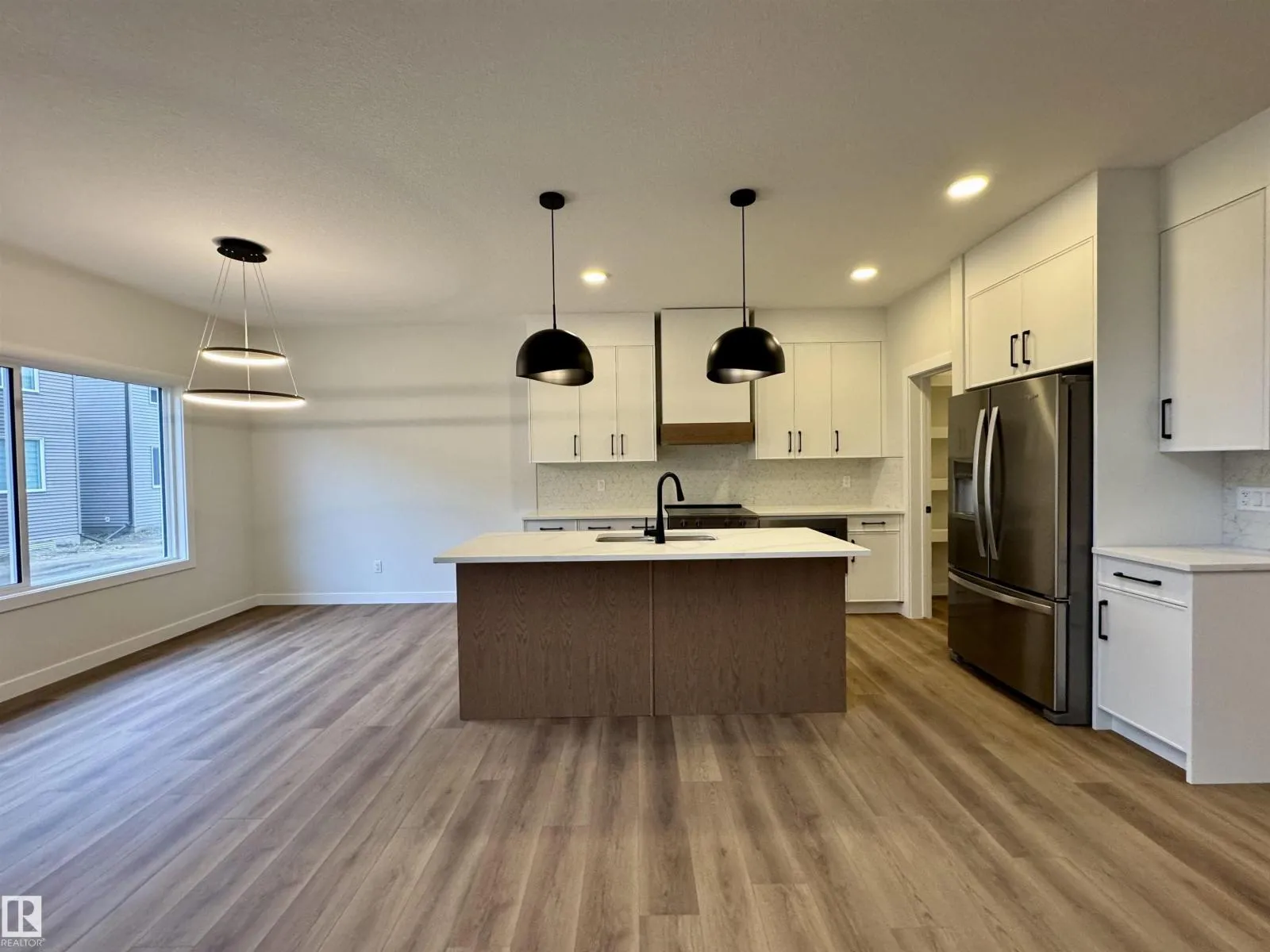 House for rent: 3218 Dixon Wy Sw, Edmonton, Alberta T6W 5L3