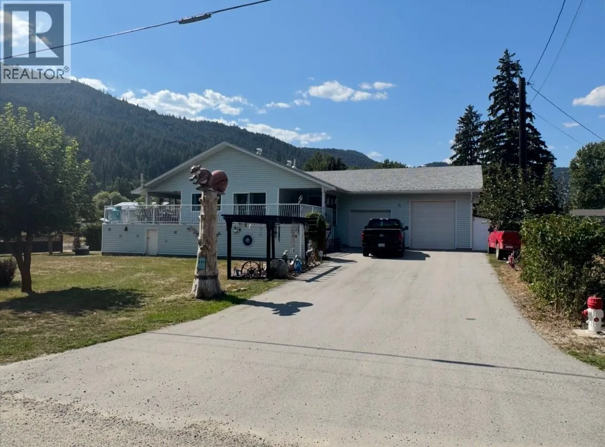 House for rent: 322 Bettes Avenue, Coalmont-Tulameen, British Columbia V0X 1W0