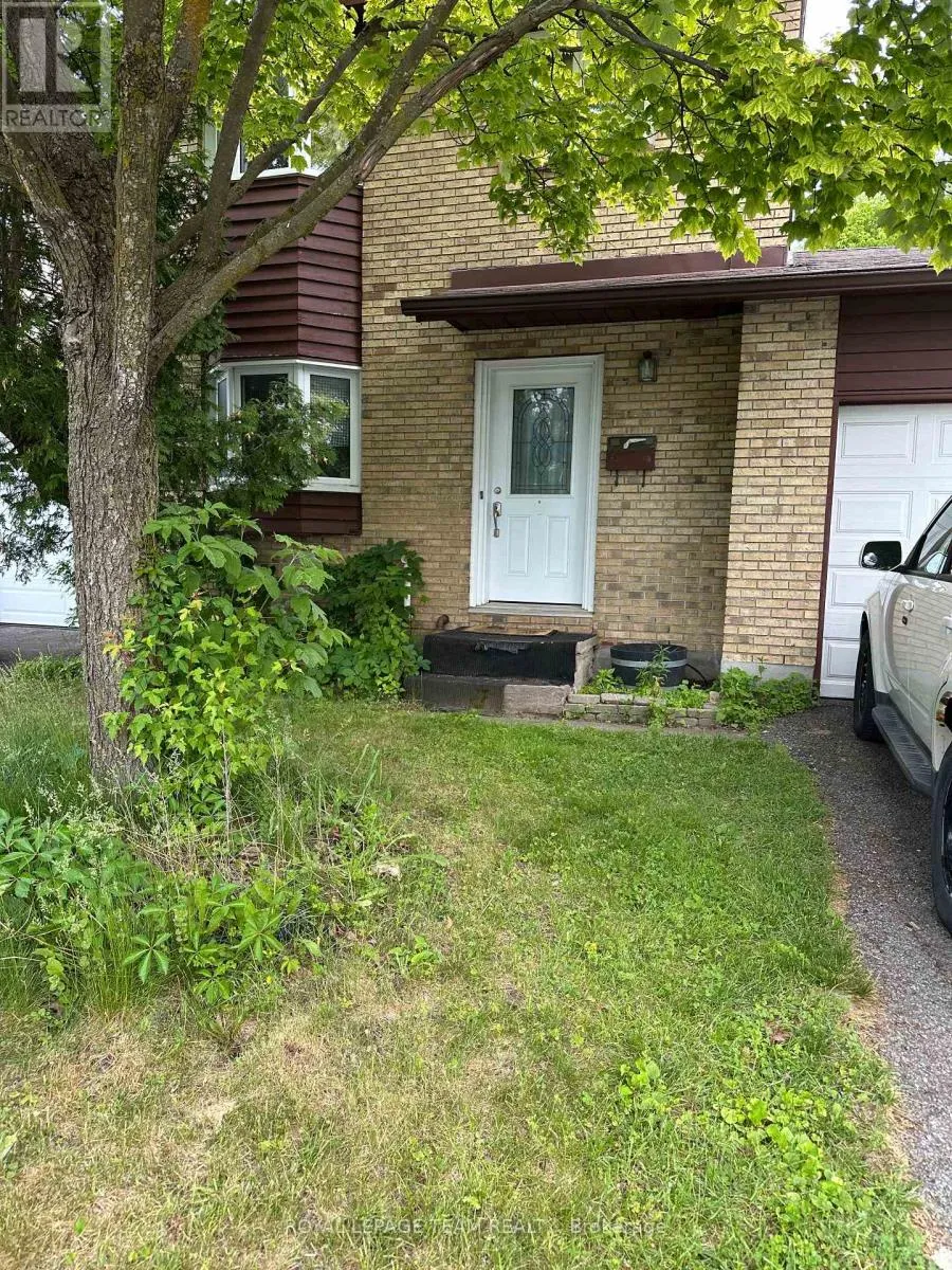 Row / Townhouse for rent: 322 Des Epinettes Avenue, Ottawa, Ontario K1E 2L6