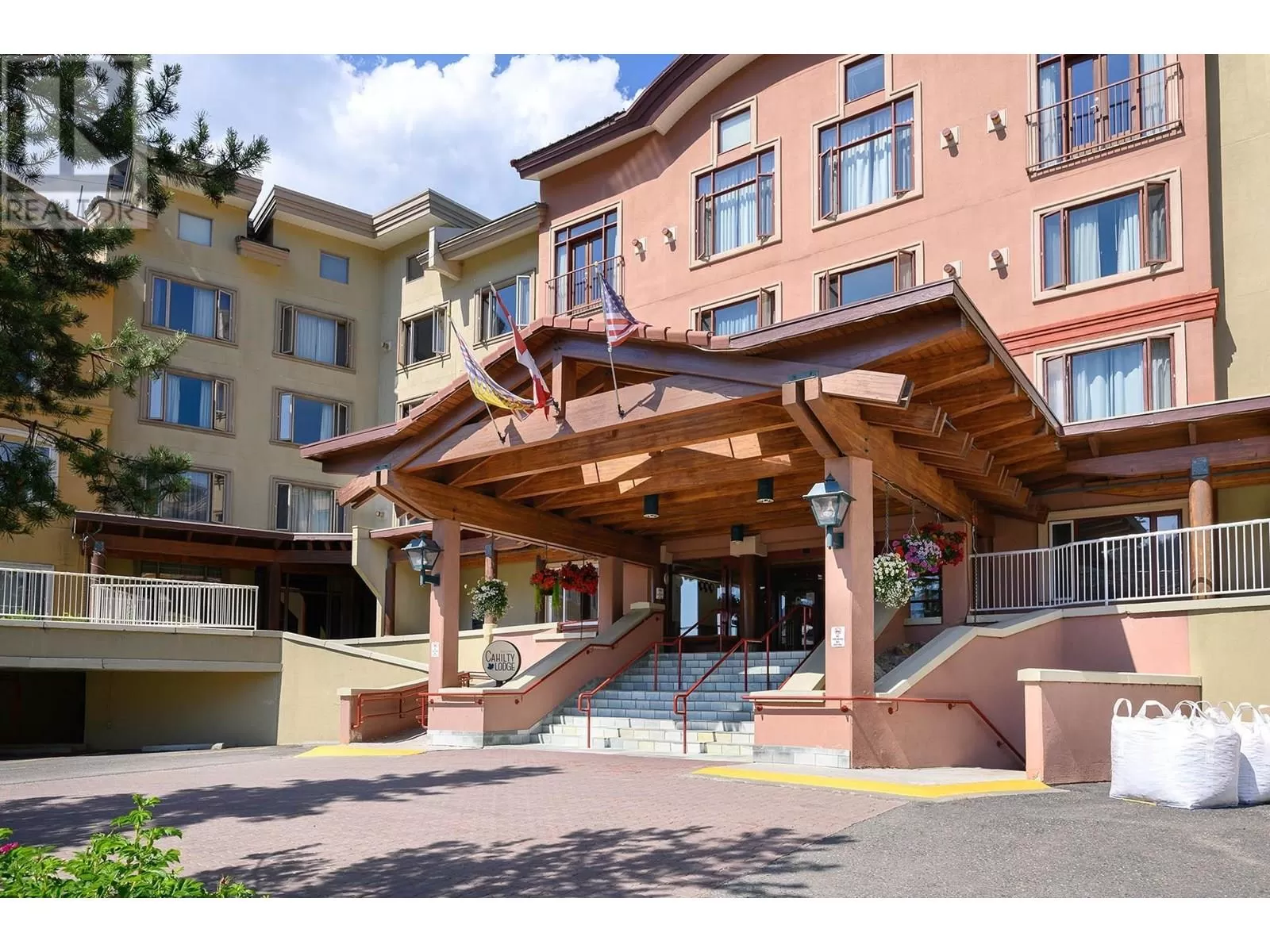 Apartment for rent: 3220 Village Way Unit# 120/122, Sun Peaks, British Columbia V0E 5N0