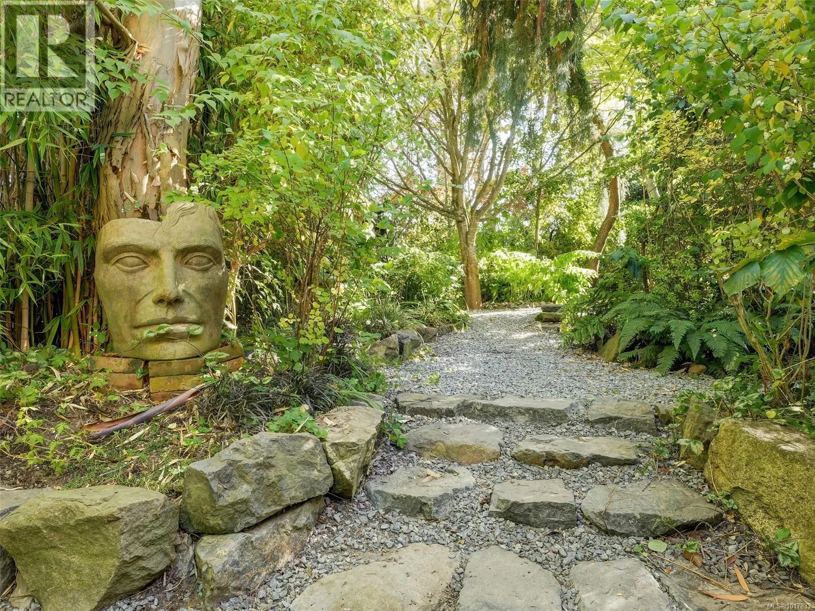 House for rent: 3221 Wascana St, Saanich, British Columbia V8Z 3T7