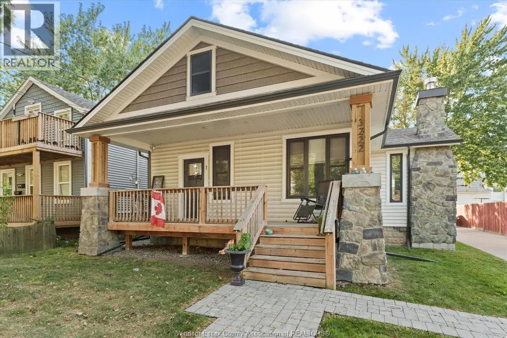 Duplex for rent: 3222 Peter Street, Windsor, Ontario N9C 1H5