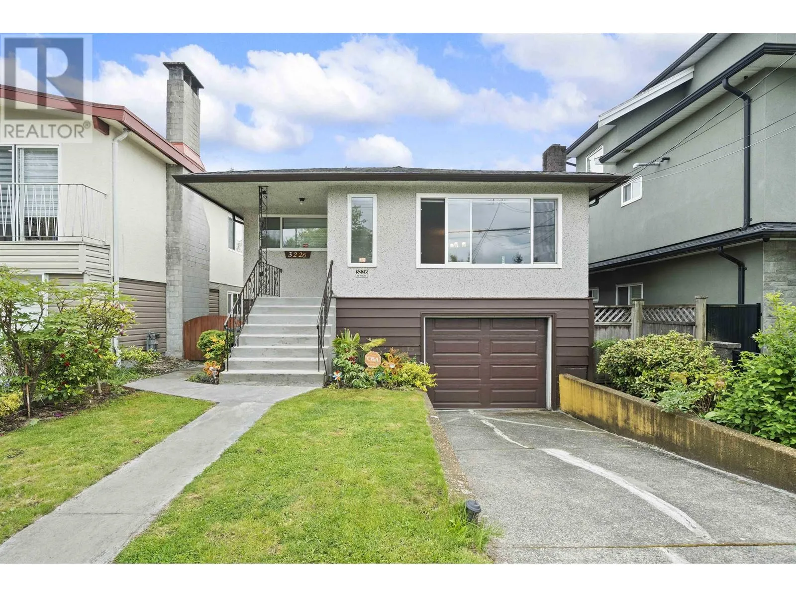 House for rent: 3226 E 47 Avenue, Vancouver, British Columbia V5S 1C6