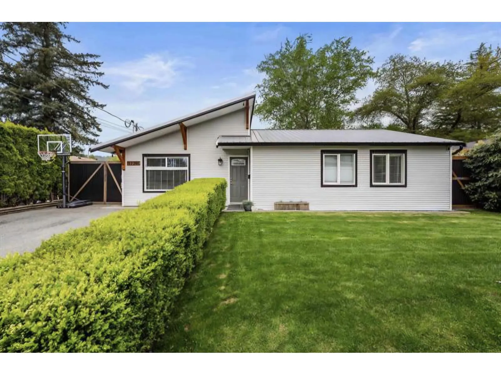 House for rent: 32261 Swift Drive, Mission, British Columbia V2V 5L5