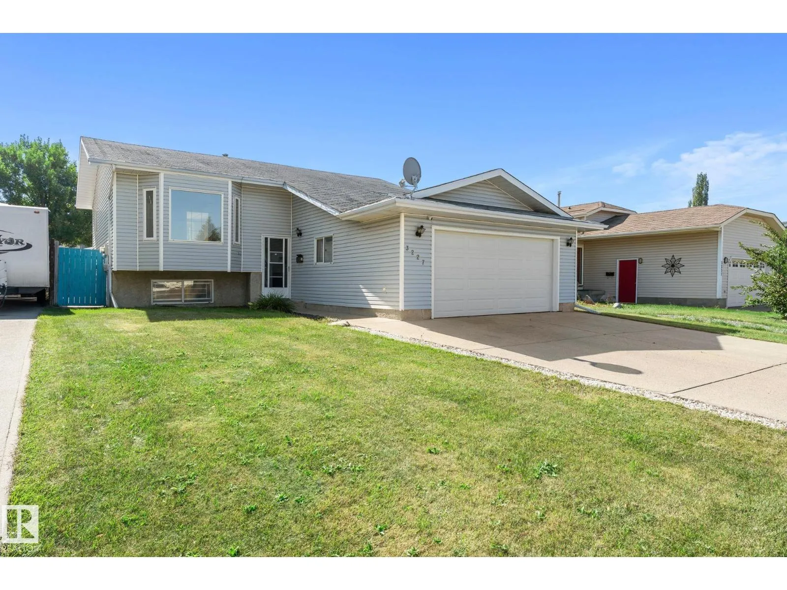 House for rent: 3227 145 Av Nw, Edmonton, Alberta T5Y 2E9