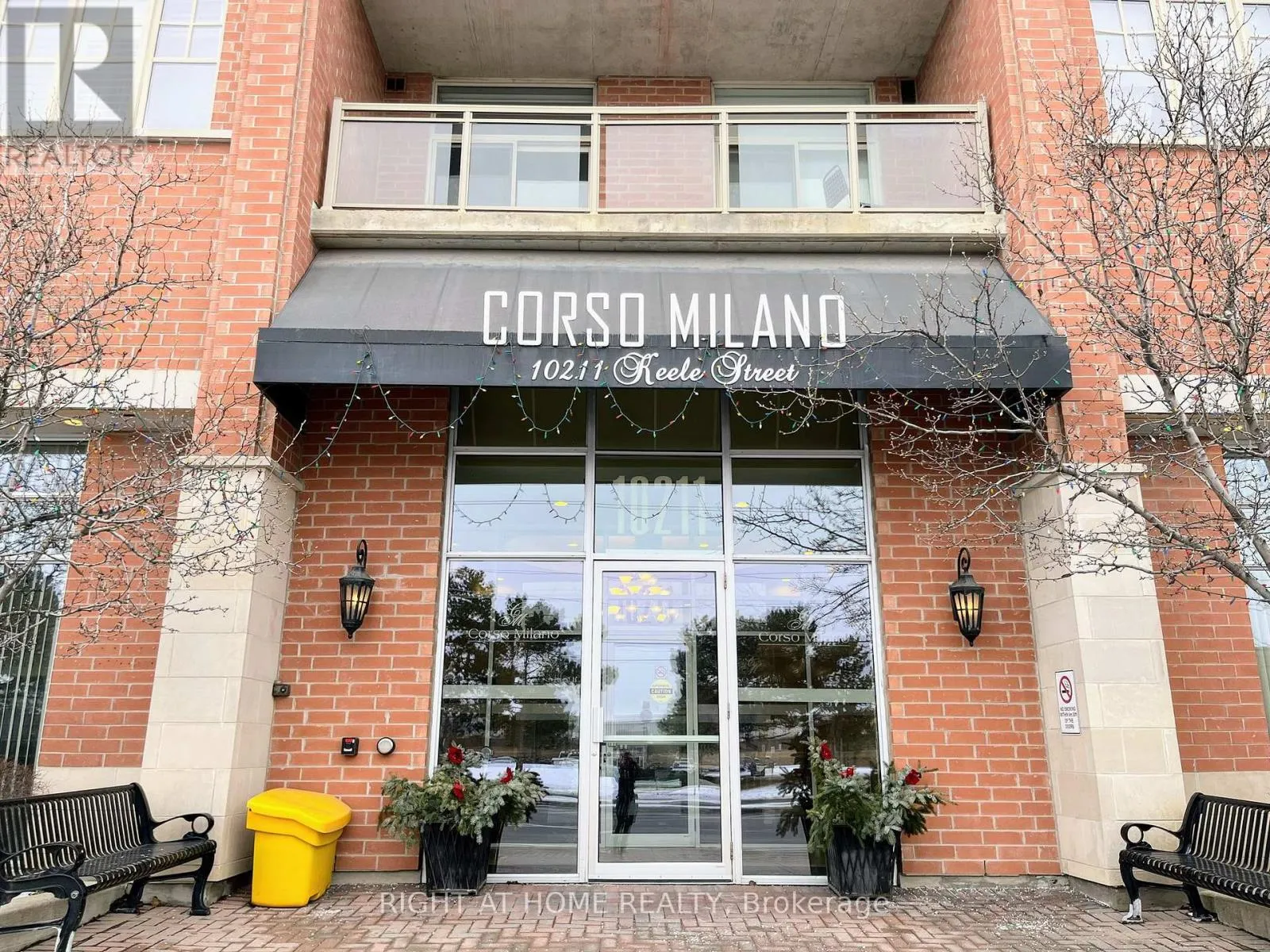 Apartment for rent: 323 - 10211 Keele Street, Vaughan, Ontario L6A 4R7