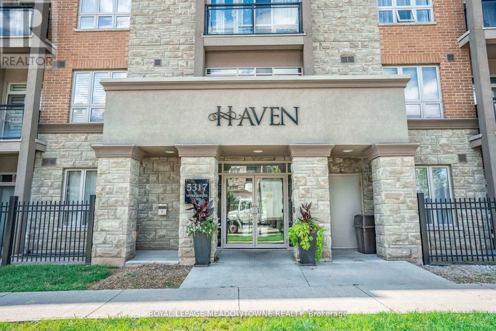 Apartment for rent: 323 - 5317 Upper Middle Road, Burlington, Ontario L7L 0G8