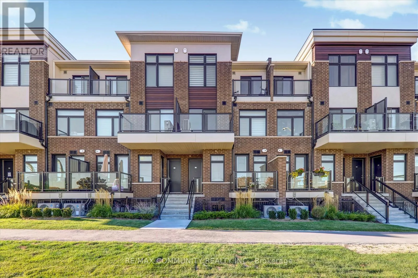 Row / Townhouse for rent: 323 - 755 Omega Drive, Pickering, Ontario L1V 0H1